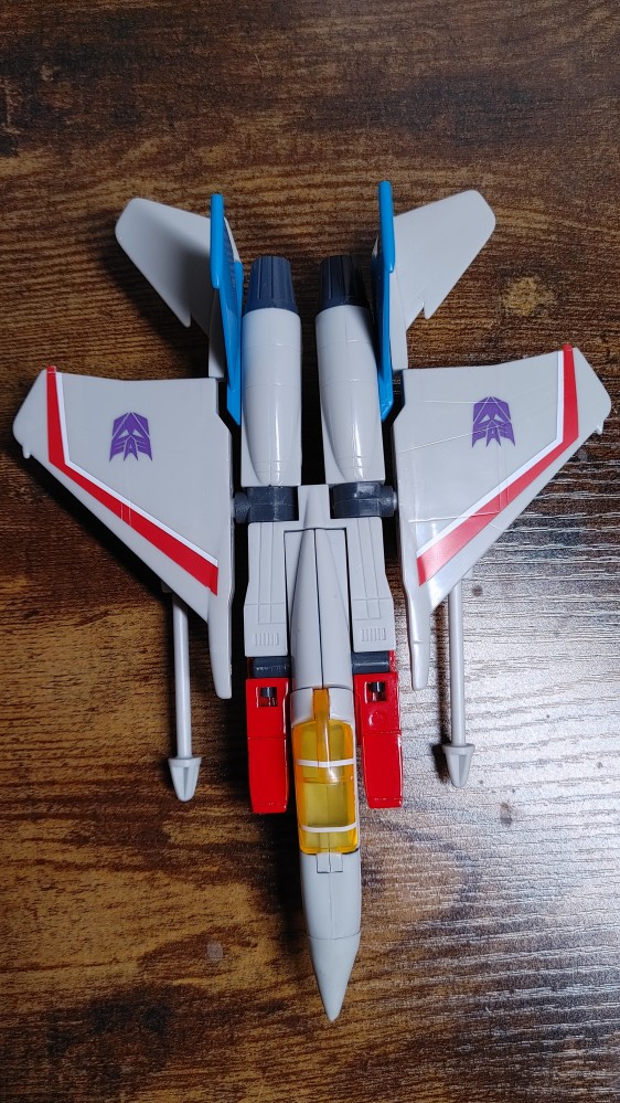 2022 Reissue of G1 Starscream with new color scheme in jet mode